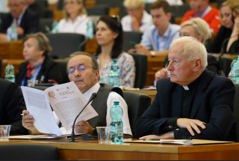 We organize scientific conferences and thematic meetings