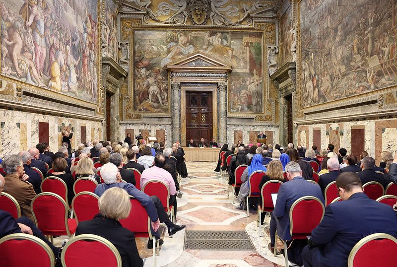 Wnętrze sali podczas ceremonii wręczenia nagrody Premio San Giovanni Paolo II